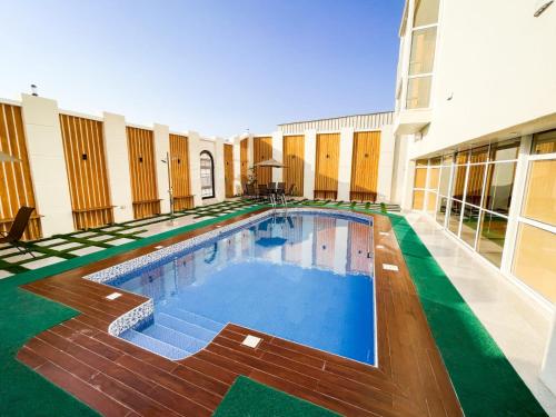 Πισίνα στο ή κοντά στο DISCOVERY GUEST HOUSE (CHALET) - in SUR