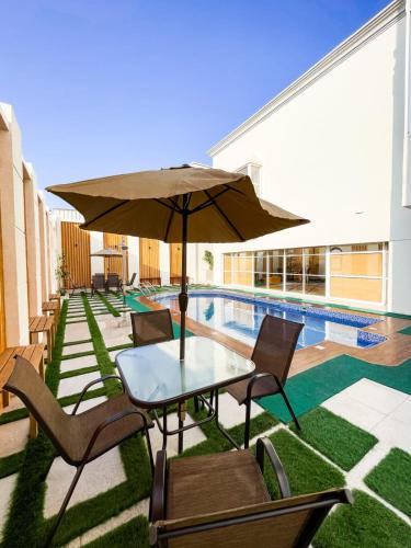 Πισίνα στο ή κοντά στο DISCOVERY GUEST HOUSE (CHALET) - in SUR