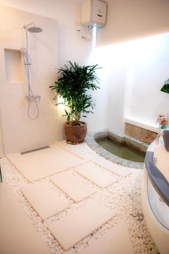 Ένα μπάνιο στο Hoang Ngoc Beach Resort