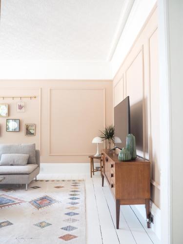 a living room with a tv and a couch at Coorie Away - Kirkcudbright in Kirkcudbright