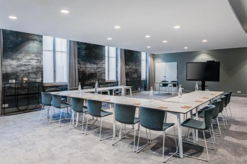 a large conference room with a long table and chairs at Fleur de Loire in Blois
