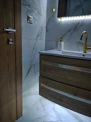 a bathroom with a sink and a mirror at Rapsani Panorama Villa in Rapsáni