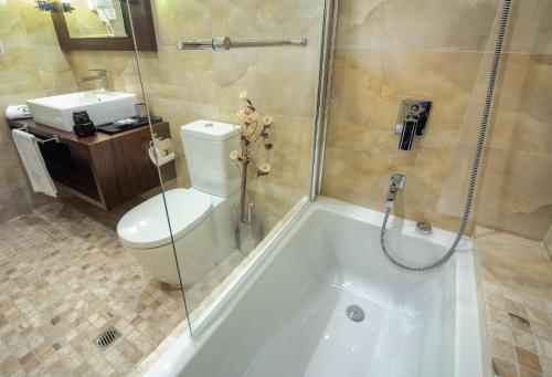 a bathroom with a toilet and a shower at Family Hotel Strannopriemnitza in Oreshak