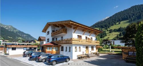 a building with cars parked in a parking lot at Beim Franz in Lermoos