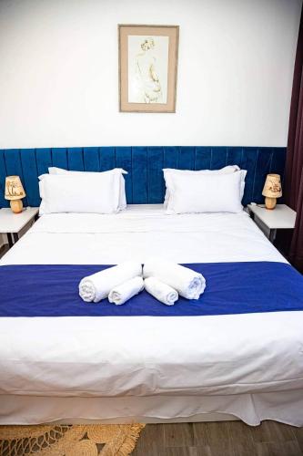 Una cama o camas en una habitación de Yvanka Appart'City Antsirabe