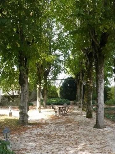 Taman di luar L'orée du lac - Formule Chambres