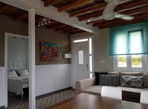 a living room with a couch and a ceiling at Casa cerca de la playa - Casa da Cuncheira in Carnota