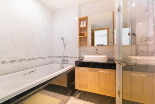 Koupelna v ubytování Grand Kata VIP - Kata Beach