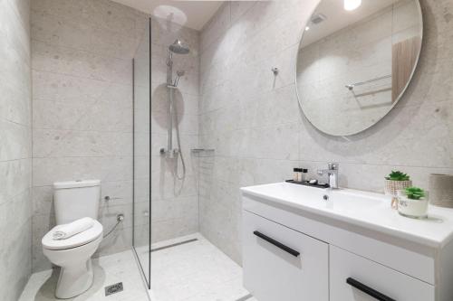 Bella Vacanza Studios - 450m from the beach, by ZanteWize
