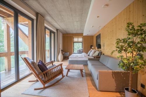 Posezení v ubytování Chalet One Jasná