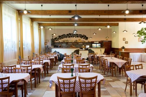 Restaurace v ubytování Horský Hotel Podjavorník
