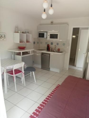 Appartement en rez de jardin et parking privatifs près des pistes photo 2