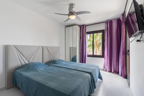 Amazing 3 bedroom apartment on the first line of the best Las Americas beach, air conditioner and terrace ocean view