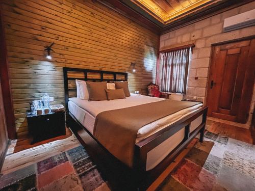 Ένα ή περισσότερα κρεβάτια σε δωμάτιο στο Local Cave House Hotel