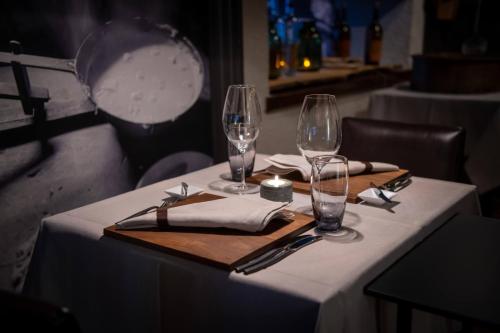 a table with two wine glasses and a white table cloth at Hotel Schweizerhof Lenzerheide in Lenzerheide