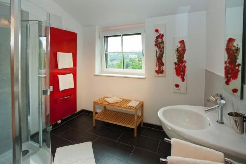 Kylpyhuone majoituspaikassa Weingut Winzerzimmer Toso