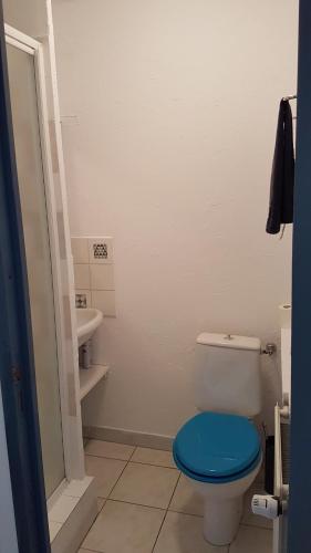 Et badeværelse på Appartement dans une villa au cœur de la Provence