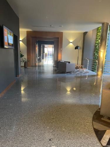 a lobby with a couch and a table in a building at Hotel Versatile in Guarda