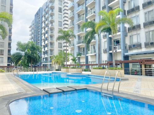 Condo Across Manila Airport near Resorts World with WIFI