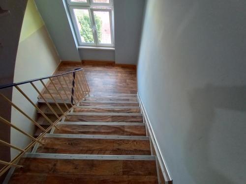 Gambar di galeri bagi APARTAMENT VENGE -CAŁE MIESZKANIE 46m2 NA WYŁĄCZNOŚĆ - Z JEDNĄ SYPIALNIĄ I JEDNYM SYPIALNO-SALONEM -3 PIĘTRO BEZ WINDY- REZERWACJA BEZ KARTY KREDYTOWEJ-KLIMATYZACJA-NETFLIX-2 ŁÓŻECZKA DZIECIĘCE di Wrocław