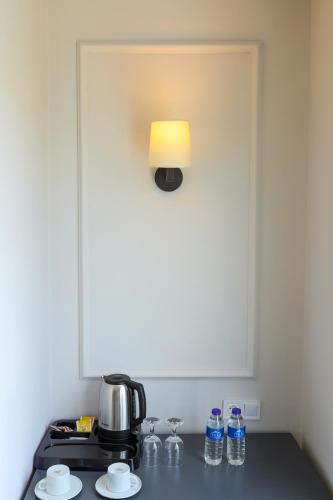 a kitchen counter with a coffee maker and a lamp at FONTANA VERDE in Istanbul