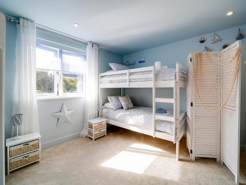Una cama o camas en una habitación de Seahaven
