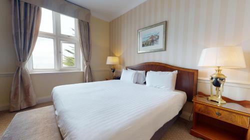 Ένα ή περισσότερα κρεβάτια σε δωμάτιο στο Bournemouth Carlton Hotel, BW Signature Collection