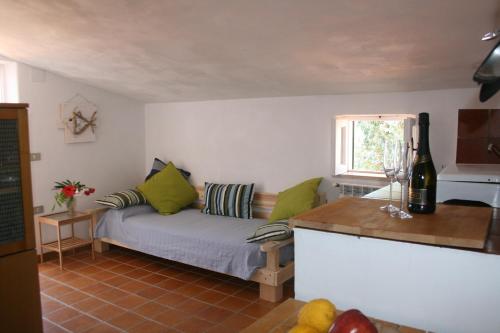 a small living room with a couch and a window at Agroturistica Villa Mantineo in Capo Vaticano