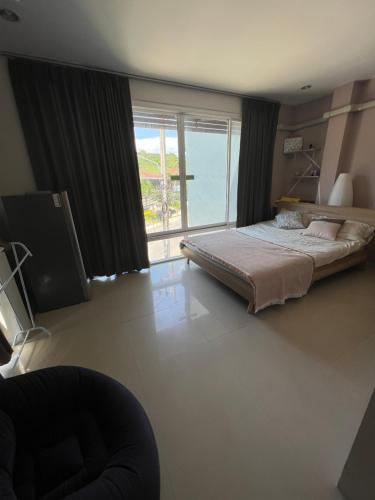 Кровать или кровати в номере The CHU cafe / guesthouse