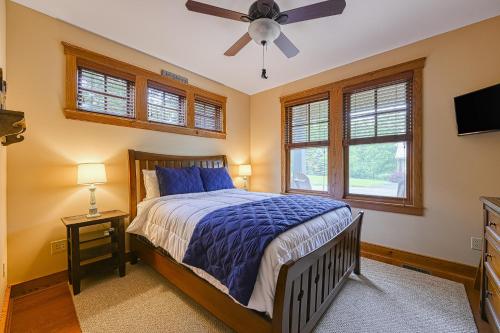 Ένα ή περισσότερα κρεβάτια σε δωμάτιο στο Better at the Lake