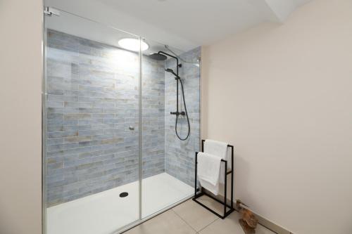 a shower with a glass door in a bathroom at Das schiefe Haus Wohnung Odenwald in Heppenheim an der Bergstrasse