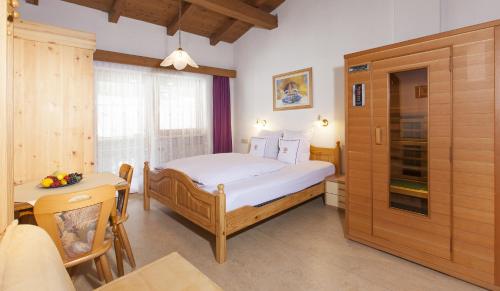 Giường trong phòng chung tại Appartement Gehörde-Sölden inklusive Summercard