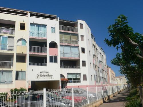 Photo de la galerie de l'établissement Studio cabine avec loggia à 350m des plages - FR-1-338-175, à Sète