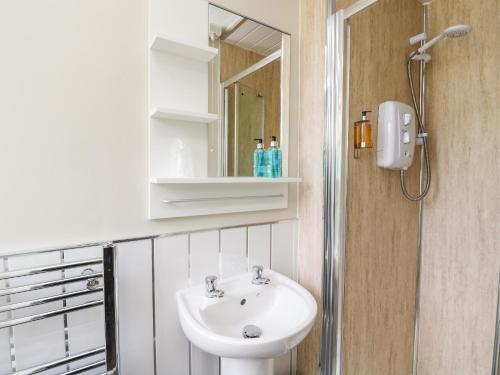 a bathroom with a sink and a mirror at Argyle House in Rothesay