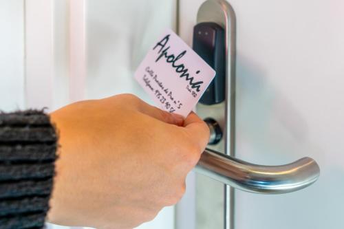 a person holding a piece of paper on a door at Hotel Apolonia Soria in Soria