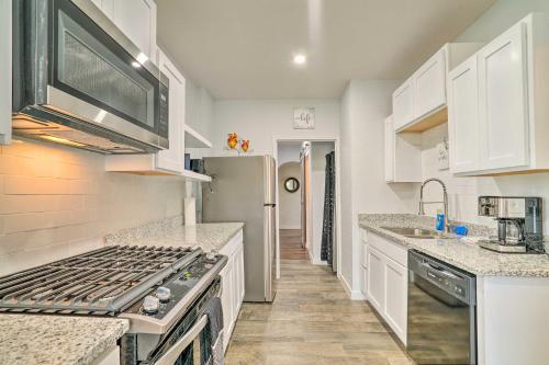 Ảnh trong thư viện ảnh của Charming and Quaint El Paso House with Backyard! ở El Paso