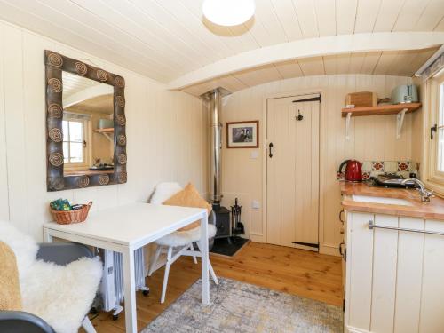 The Hut – Photos 4