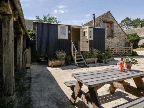 The Hut – Photos 3