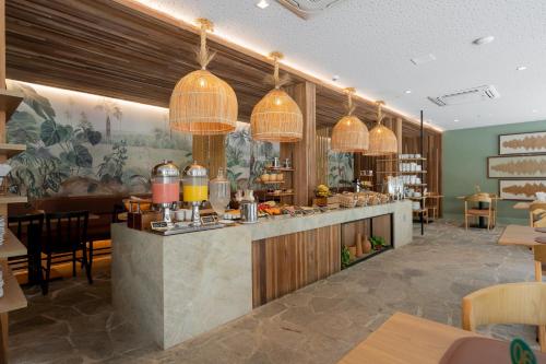 a restaurant with a bar with birds on the wall at Pauli Boutique Hotel in Fortaleza