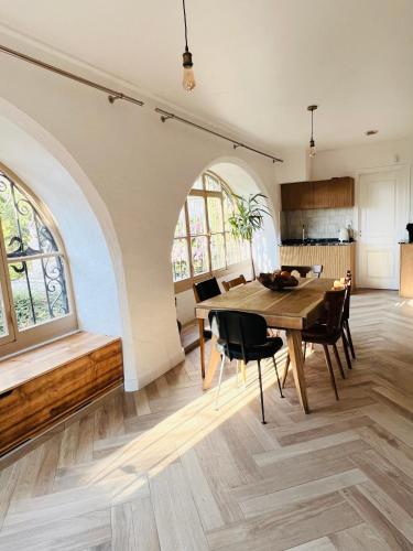 Kuchyň nebo kuchyňský kout v ubytování Superbe appartement au château d'Allaman de 80m2