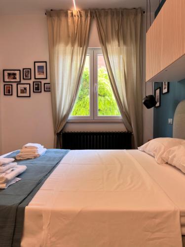 En eller flere senge i et værelse på Appartamento di design a 30 metri dal mare