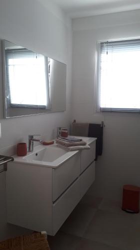 Ванная комната в JOLIE VILLA dans un endroit paisible, à 3 mn de la Mer et de la Montagne