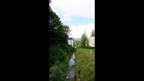 a view of a river with buildings in the background at Czarodziejska Góra Kozubnik Daglezja in Porąbka