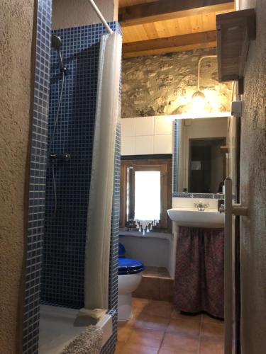 A bathroom at Mas Molladar solo adultos