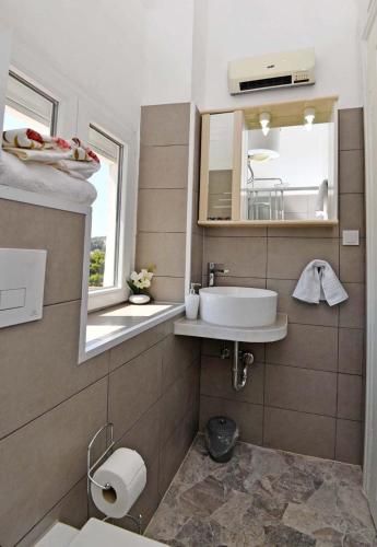 Spacious room with a panoramic view of harbor