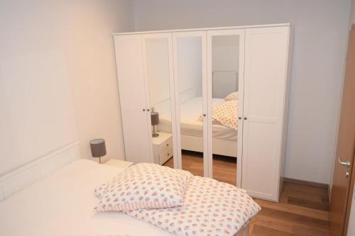 Un pat sau paturi într-o cameră la Ferienwohnung Teufelstisch