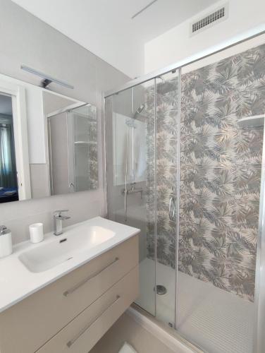 a bathroom with a shower and a sink at Massanè Casa Vacanza in Ginosa