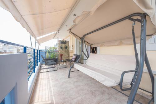 Posteľ alebo postele v izbe v ubytovaní Luxury Loft with a Balcony by CloudKeys