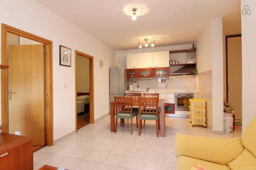 Apartment Happy Day