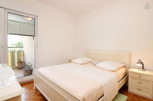 Apartment Happy Day